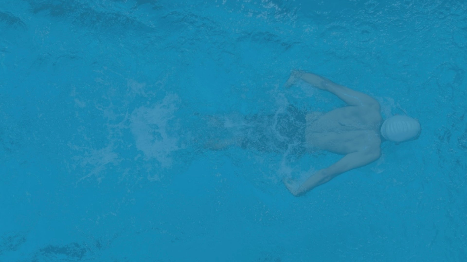 戴隱形眼鏡可以游泳嗎？